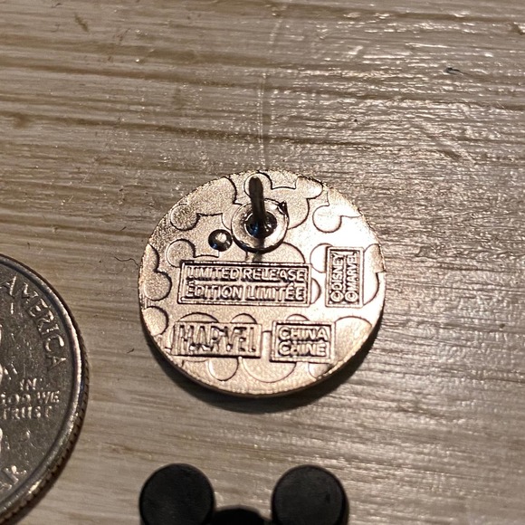 Disney parks Marvel Avenger Hulk Punch Fist Glitter Enamel Pin limited edition - Picture 5 of 5